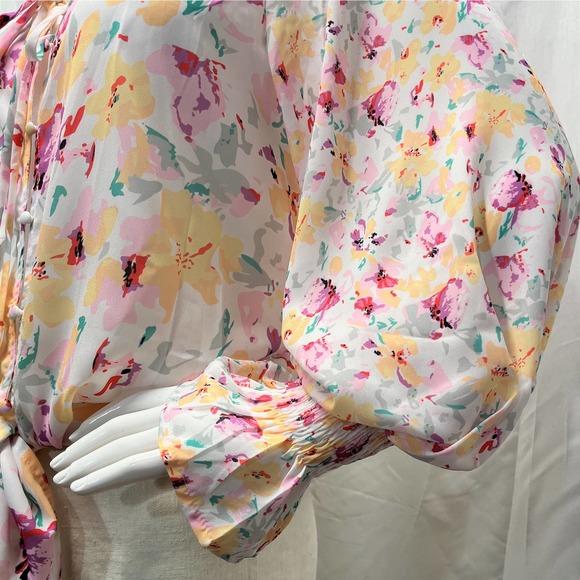 Springtime blouse just in time for bloom floral-inspired soft & feminine - Picture 8 of 10